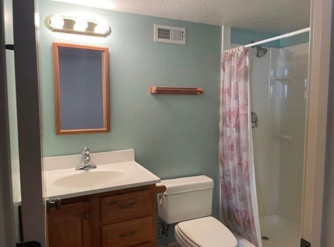 Building Photo - Bauer Rentals - 245 N. DAVIS ST