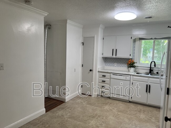 Building Photo - 4100 Pittsford Rd