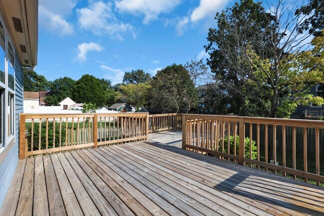 Building Photo - 5541 Mid Day Dr