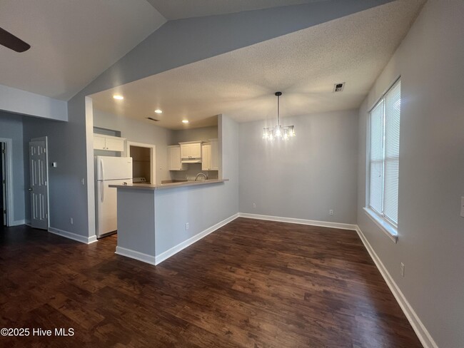 Building Photo - 321 S Kerr Ave