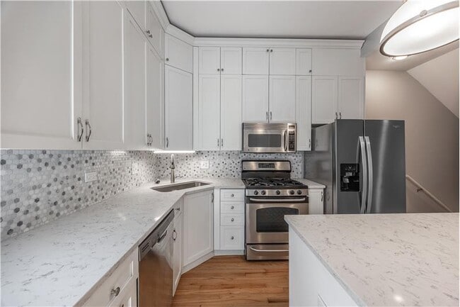 Building Photo - 855 W Erie St