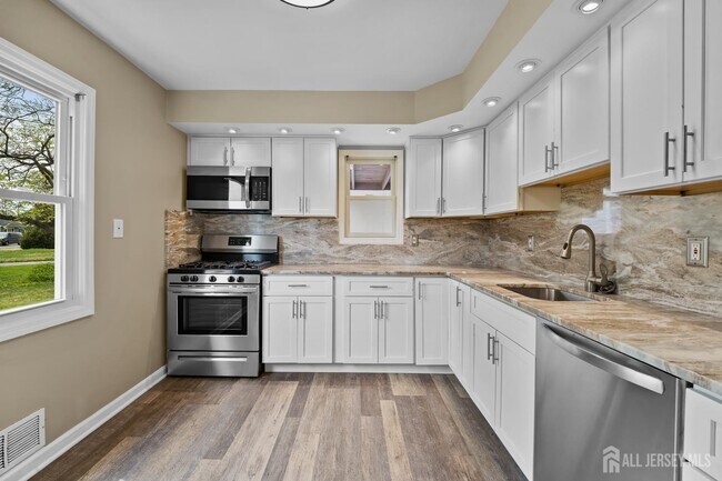 Building Photo - 49 Louis Ave