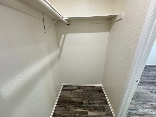 Building Photo - 5382 Circle Dr