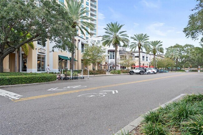 Building Photo - 176 4th Ave NE