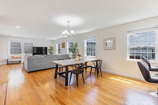 Building Photo - 10 Allen Ct