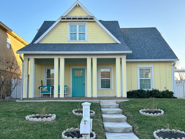 Building Photo - 1113 Pompano Ave