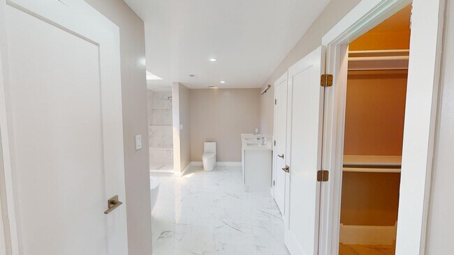 Building Photo - 911 Monroe St NW