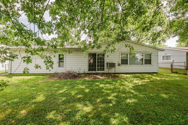 Building Photo - 2825 Hinde Ave
