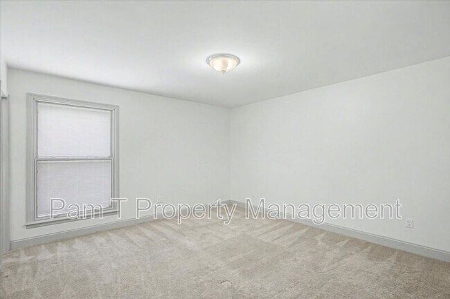 Building Photo - 211 Hillary Rd