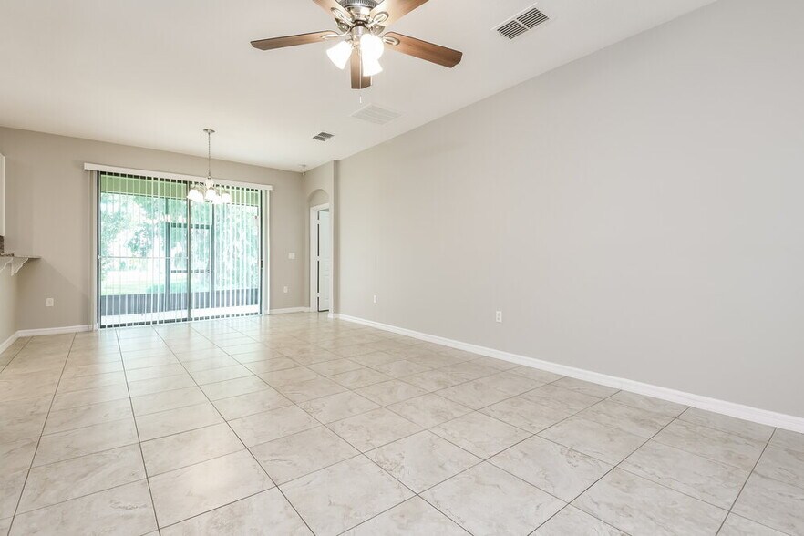 Building Photo - 2914 Vista Ct