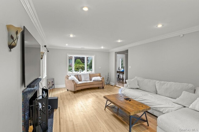 Building Photo - 41 Allenwood Rd