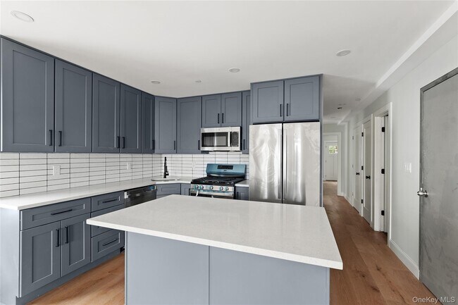 Building Photo - 356 S Tenth Ave