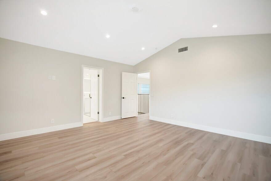 Building Photo - 4016 Cam Plano