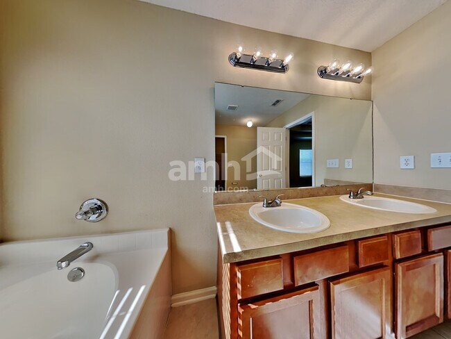 Building Photo - 12333 Anarania Dr