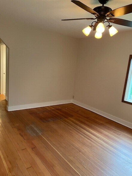 Living space - 4903 Terminal Dr