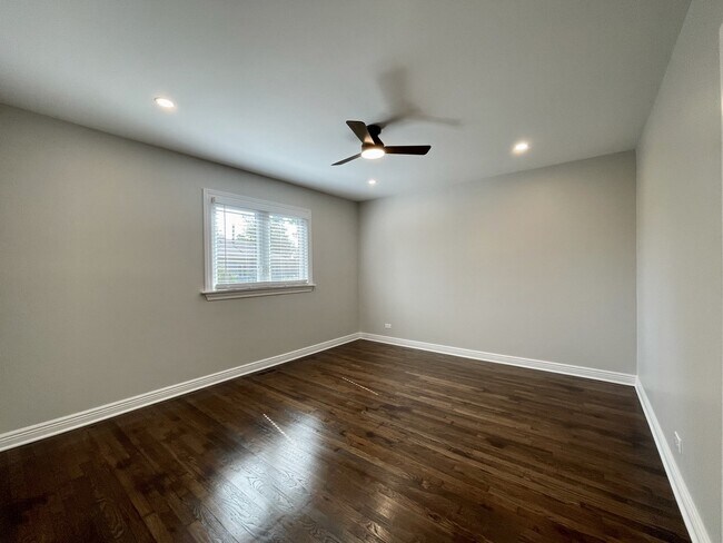 Building Photo - 185 Carthage Ln