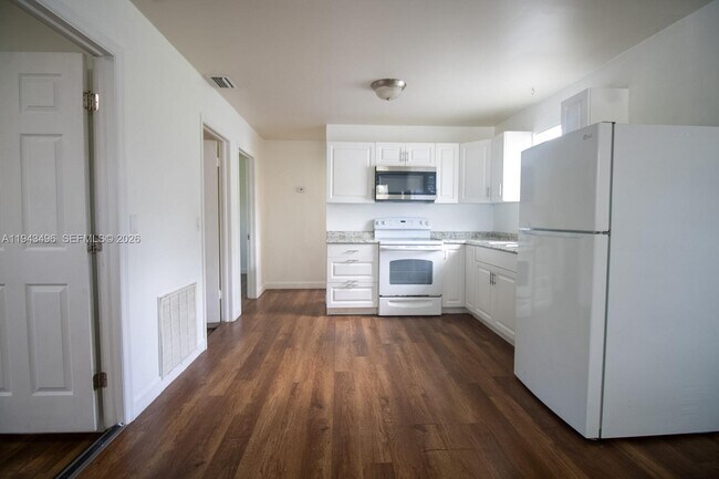 Building Photo - 8690 Sunset Dr