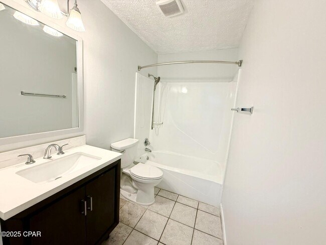 Building Photo - 4113 Holiday Dr