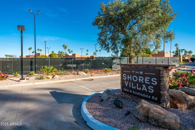 Building Photo - 7401 N Scottsdale Rd