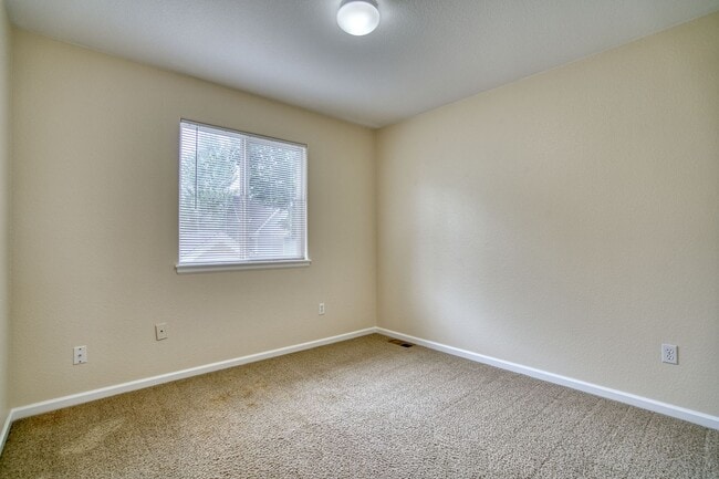 Building Photo - Charming Mill Village 3Bed/3Bath Home with...