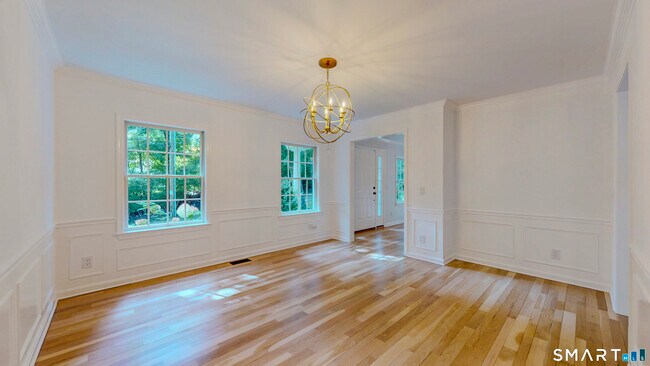 Building Photo - 463 White Oak Shade Rd