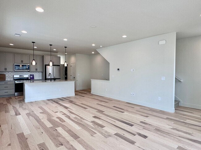 Building Photo - Luxury 3 Bedroom Townhome in the Heart of ...