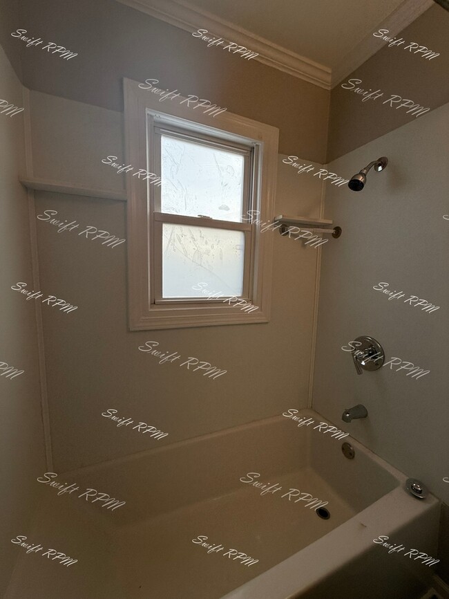 Building Photo - 709 NE 66th Terrace