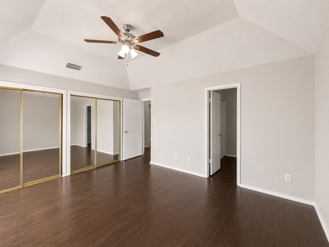 Building Photo - Spacious, Updated Townhome in Garland