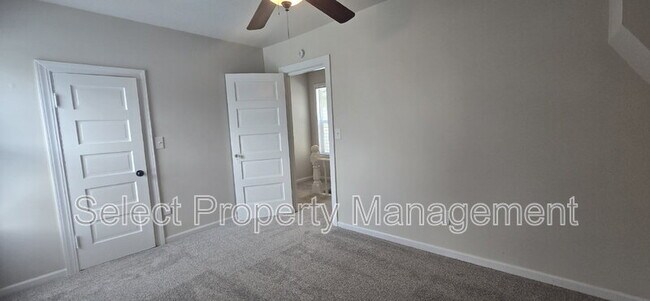 Building Photo - 2152 Fox Ave
