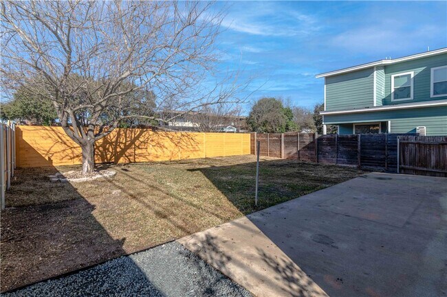 Building Photo - 6900 Bennett Ave