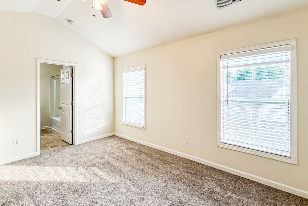 Building Photo - 815 Forsythia Way