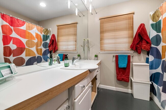 Building Photo - 5526 Camelback Canyon Dr