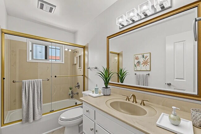 Building Photo - Spacious 3BR Retreat in the Heart of Cherokee Point
