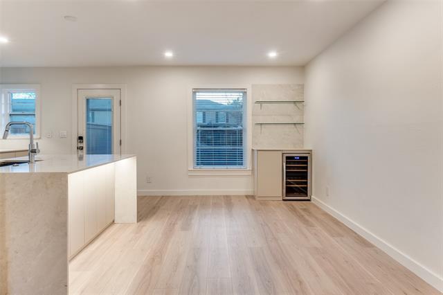 Building Photo - 6367 Oriole Dr