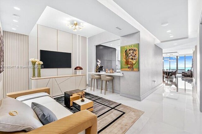 Building Photo - 17901 Collins Ave