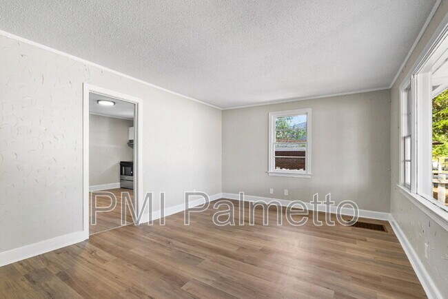 Building Photo - 1611 Holland St