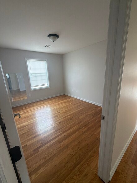 Building Photo - 623 Magnolia Ave