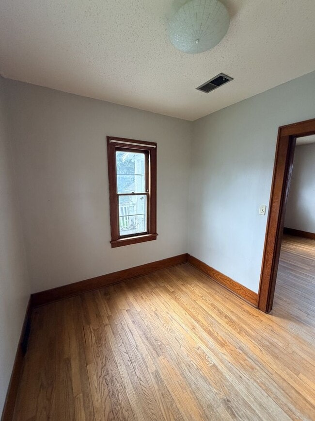 Building Photo - 1336 S 25th Ave