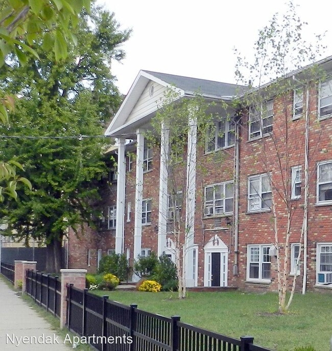 Building Photo - 151 Lincoln Ave