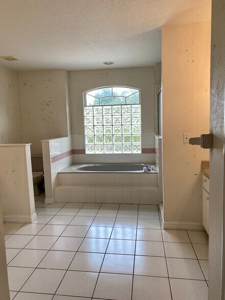 Master bath - 1476 Kenoa Cir