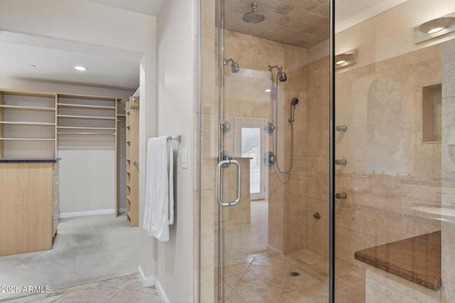 Building Photo - 8001 E Vista Bonita Dr