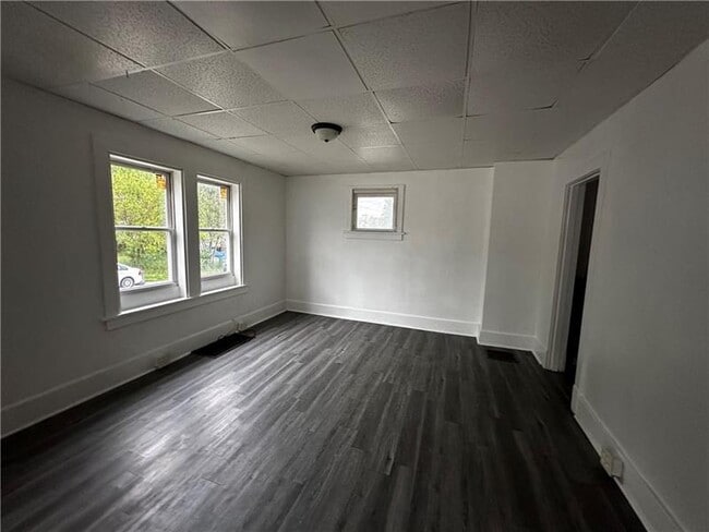 Building Photo - 410 Hallam Ave