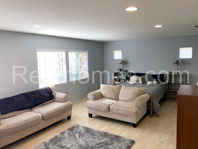 Building Photo - 473 Camino Verde