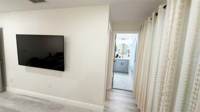 Building Photo - 1414 E Harding St