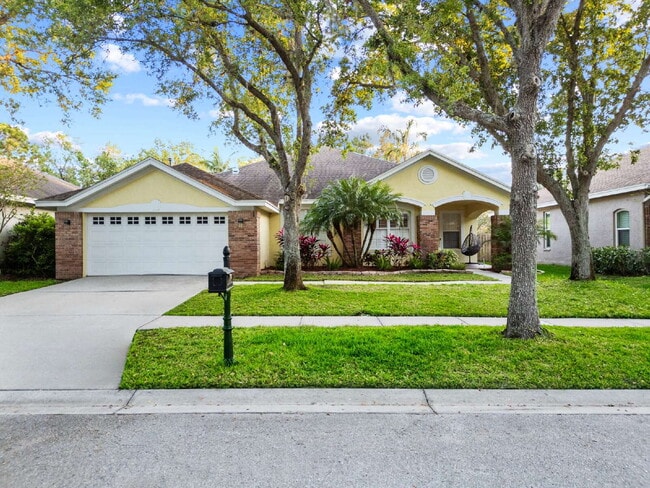 Building Photo - Beautiful 4-Bedroom Pool Home in the Heart of Westchase