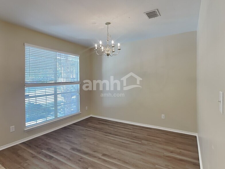 Building Photo - 26814 Sparrow Rdg