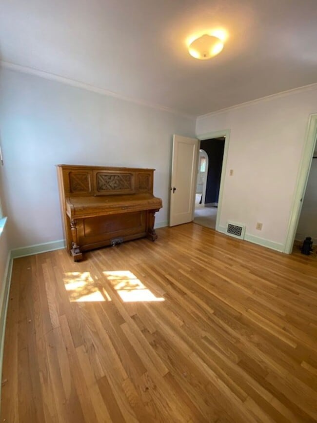 Building Photo - $2,695 / AVAILABLE NOW! 3BD Single Family Home