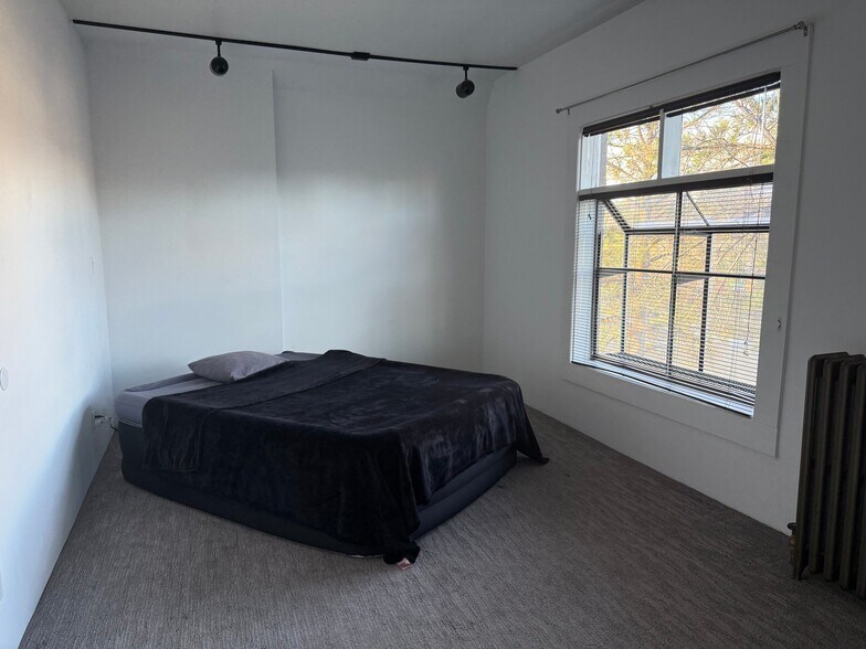 Building Photo - 500 N Washington St