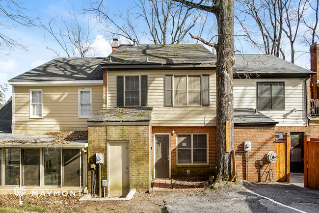 Building Photo - Charming Townhome in Huntsville!