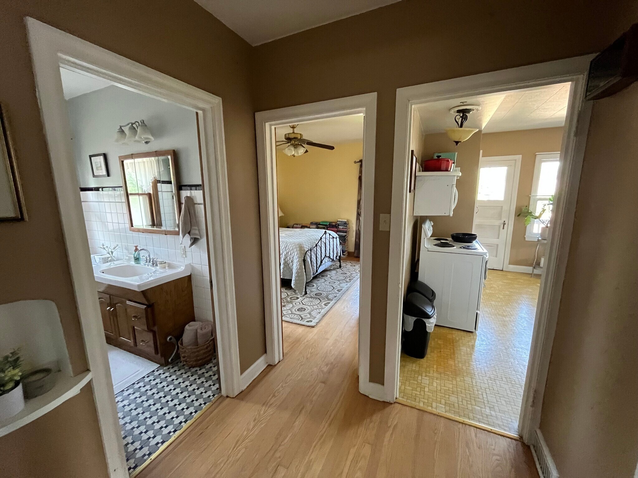 Hall - 3508 S Pine Ave